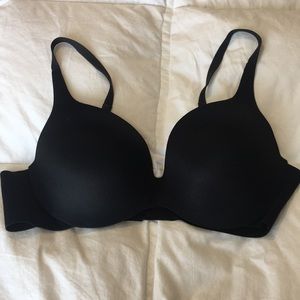 Black Victoria’s Secret bra
